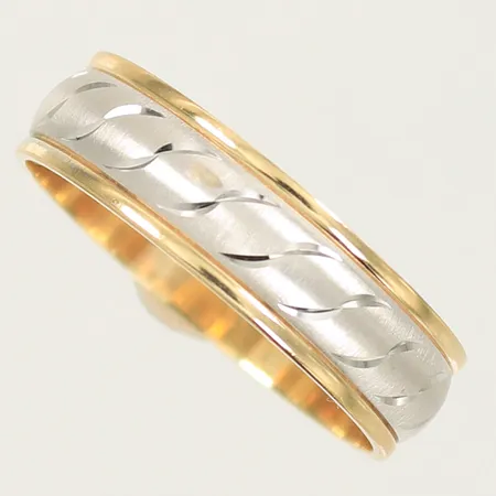 Ring tvåfärgad, stl 21, bredd 6mm, ostämplad 14K Vikt: 4,9 g