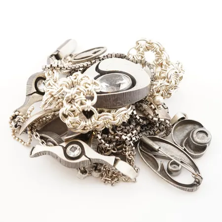 Diverse silversmycken Vikt: 100,6 g