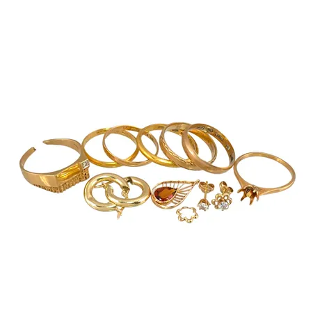 Diverse smycken, 14K guld - vikt 2,2g, 18K guld - bruttovikt 19,7g, 23K guld - vikt 8,7g, slitage, defekter, gravyrer