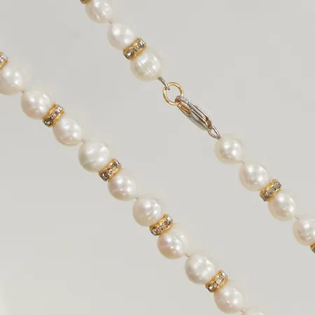 Pärlcollier 43cm bredd ca 8mm oädel metall.