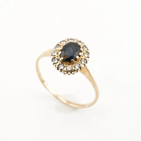 Ring m blå sten och diamanter, stl 18(56), bredd 10mm, 18k Vikt: 2,1 g