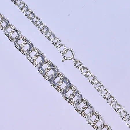 Collier doserad Bismarck längd 44cm bredd 5-9mm silver 925/1000. Vikt: 15,7 g