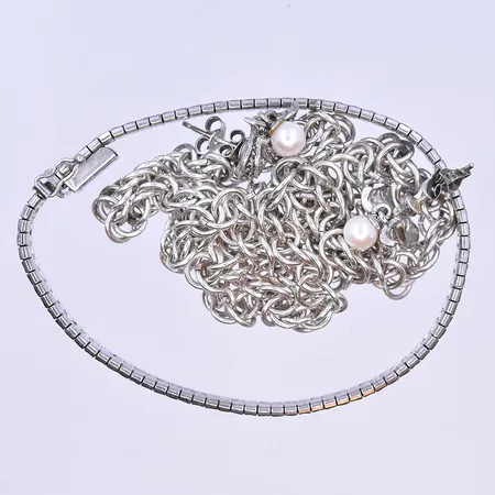Diverse silver 830/1000. Vikt: 48,4 g