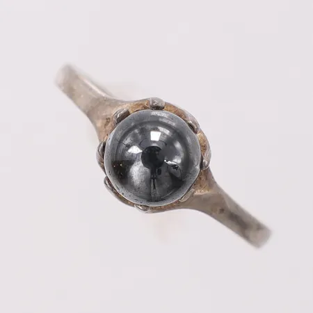 Ring, udda örhänge, defekta, innehåller stenar 18K 1,8g Vikt: 1,8 g
