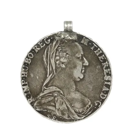 Silvermynt Österrike 1Thaler Maria Theresia "1780", Ø40 mm, monterad ögla  Vikt: 28,4 g