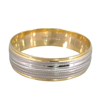 Ring i 14K guld tvåfärgad modell, tillverkarstämpel Opal, stl:20½ mm, bredd 6 mm, fint skick, invändig gravyr Vikt: 3,2 g