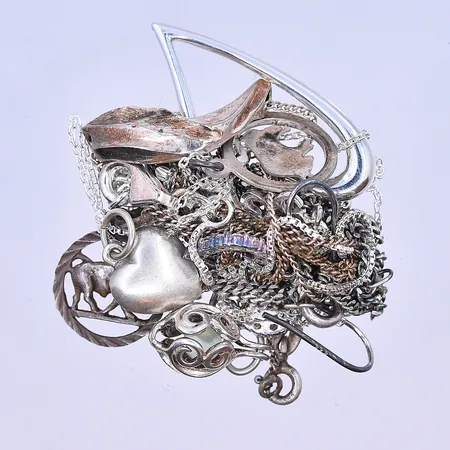 Diverse silver 830/1000. Vikt: 21,1 g