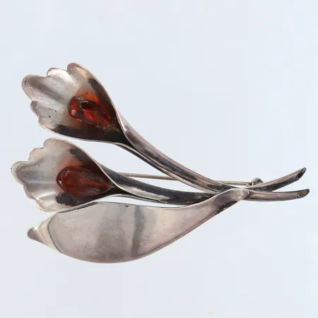 Broach i form av en blombukett med bärnsten 75x49mm hand med in Danmark nagg på sten limrester Silver 925/1000 på auktion i Kista hos Pantbanken Sverige