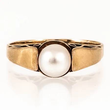 Ring med odlad pärla Ø6,5mm stl:18 bredd 1,7-7,3mm, 14K 2,4g. 