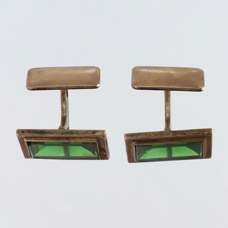 Ett par manschettknappar med gröna stenar 20,5x14mm Silver 830/1000.  Vikt: 12,3 g