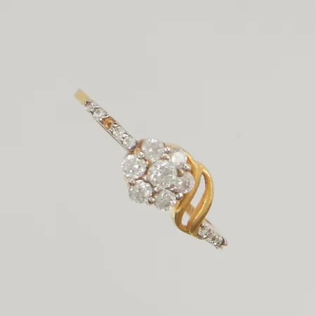 Ring skev vita stenar 22K 1,7g.