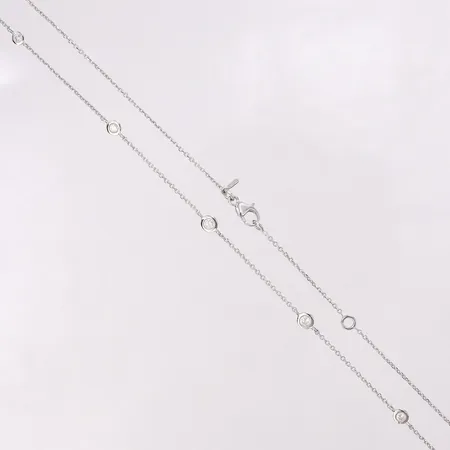 Collier med 6 diamanter ca 0,36ctv, längd 43-46cm bredd 1,1-4mm, vitguld, GHA, 18K Vikt: 2,8 g