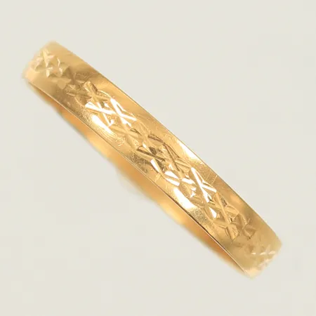 Ring med mönster stl 21¼ bredd 3,5mm, gravyr, 18K, 2,1g Vikt: 2,1 g