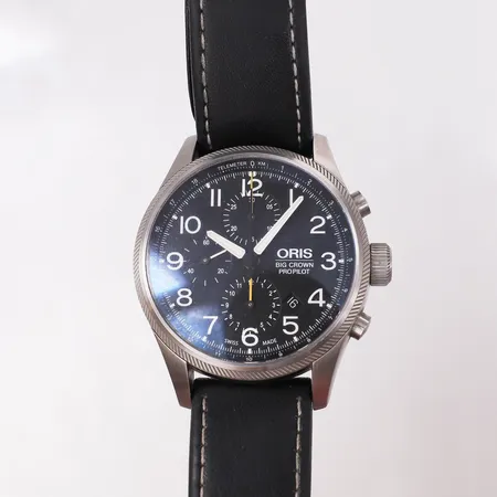 Herrur Oris Big Crown ProPilot stål automatisk 44mm, ref 7699, serienr 3465102, safirglas, kronograf, datum, glasbaksida, läderband med viklås, sliten box, bruksslitage. Inga övriga tillbehör