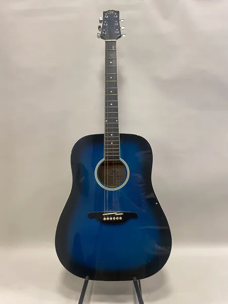 Akustisk gitarr SX modell DG25/BUS, serienummer 0185192, 0309031, saknar A-sträng, kantstött, repor, slitage, mjukt fodral. Skickas med Bussgods eller PostNord