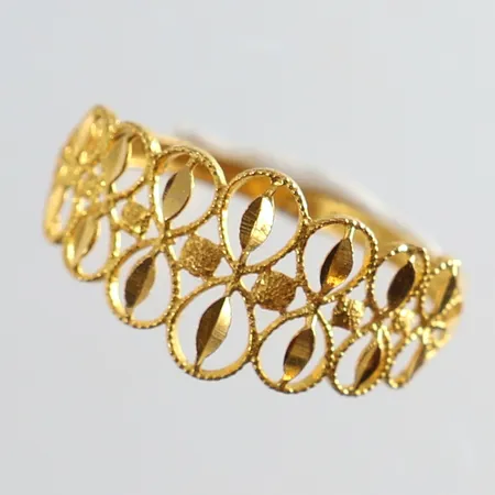 Ring med filigranarbete stl:17¼ bredd 10mm 21K Vikt: 1,1 g