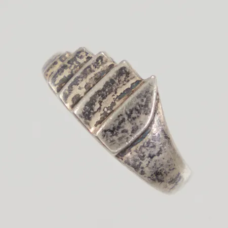 Ring stl 17¼, bredd 2,5-9,5mm, silver Vikt: 3 g