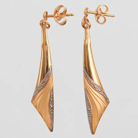 Örhängen längd 40mm, stift, vitguldsdetaljer, små bucklor, 18K Vikt: 1,6g Vikt: 1,6 g