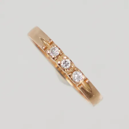 Ring stl 17¼, diamanter 3x0,03ct, bredd 2,6mm, 18K Vikt: 2,3 g