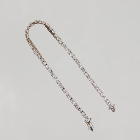 Armband Rivière med briljatslipade diamanter 58x0,08ct, varav 12st indikerar på syntet, längd 19cm, bredd 2,8mm, höjd 2,8mm, vitguld 18K Vikt: 11,3 g