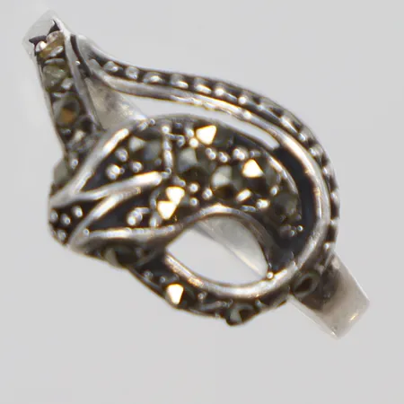 Ring med markasiter stl:18 bredd 2-11mm silver 925/1000 Vikt: 1,8 g