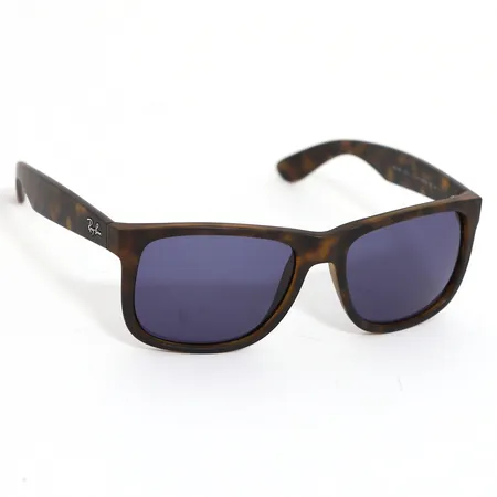 Solglasögon Ray-Ban Justin Classic brunmelerade matta skalmar samt front med svart glas, märkta RB4165 710/13 54*16 145 3N, i gott skick, smärre bruksskick, inga tillbehör.