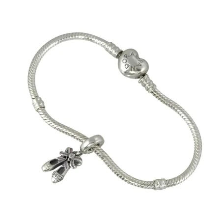 Armband PANDORA med en berlocker silver 925/1000, hjärtformat lås, armband längd 18,5 cm, bredd 3 mm, vit sten Vikt: 17,3 g