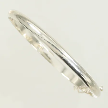Armring med defekt lås, låset kräver hårda tag, Ø 55-60mm, bredd 5mm, silver 925/1000-delar 7,2g Vikt: 7,2 g