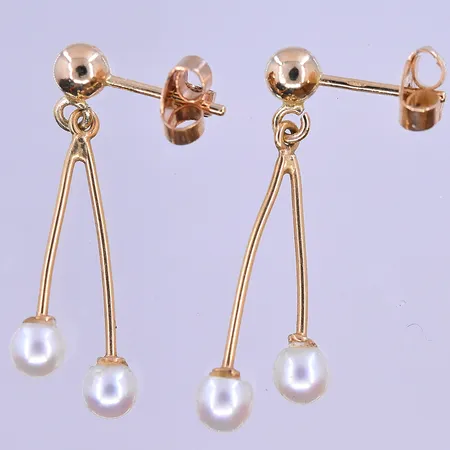 Örhängen pärla stl: 28x4mm 18K. Vikt: 1,9 g på auktion i Borlänge hos Pantbanken Sverige