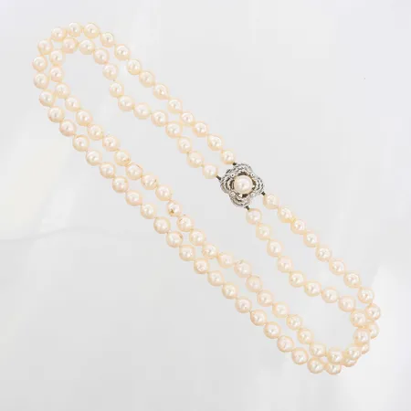 Pärlcollier tvåradigt med odlade saltvattenspärlor Ø7-8mm, längd 37cm, slitage på vissa pärlor, vissa något off-round, lås i silver 925/1000 Vikt: 45,5 g