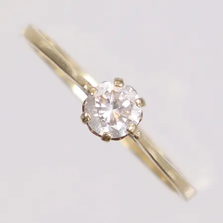 Ring med vit sten stl:18 bredd 2-4mm 14K Vikt: 1,3 g