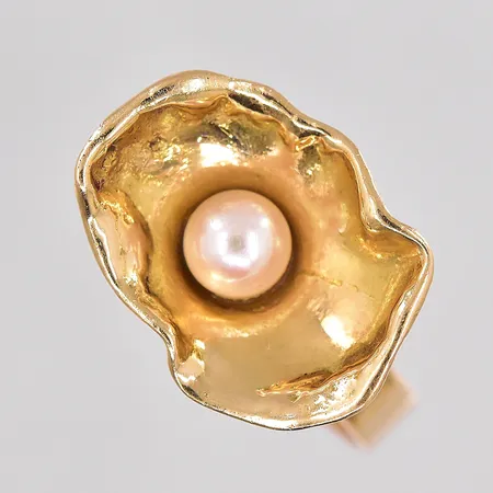Ring med odlad pärla stl:20 18K Vikt: 6,4 g