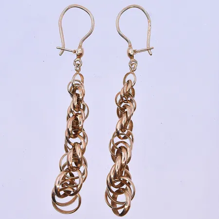 Örhängen längd 61 mm bredd 8 mm 14K. Vikt: 3,8 g