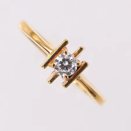 Ring med sten stl:18, bredd 2,2-8,5mm, ostämplad, 21K Vikt: 3,3 g