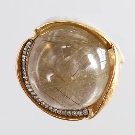 Ring Ole Lynggaard med rutilkvarts samt diamanter 0,15ctv TW/VS Lotus Ring 4 Charlotte Lynggaard stl:16¼ bredd 6,5-27mm inga tillbehör 18K. Vikt: 34,9 g