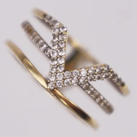 Ring vita stenar stl:16¾ bredd 8,8mm, stenar saknas, skev, 14K  Vikt: 2,2 g