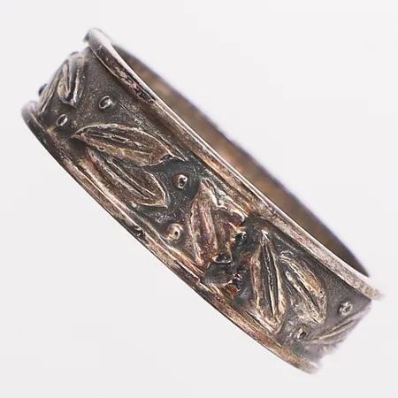 Ring stl:18 bredd 5,9mm silver 830/1000 Vikt: 3,9 g på auktion i Skärholmen hos Pantbanken Sverige