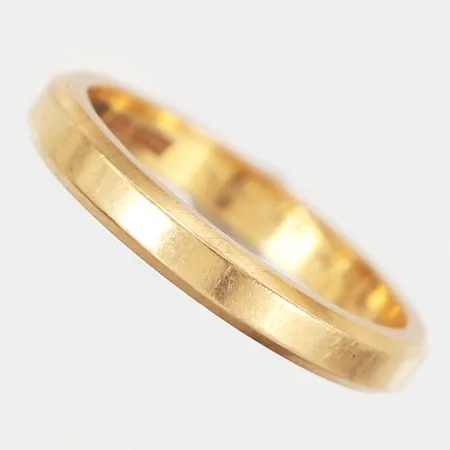 Ring slät stl:16¾, bredd: 3mm, gravyr, 18K Vikt: 3 g