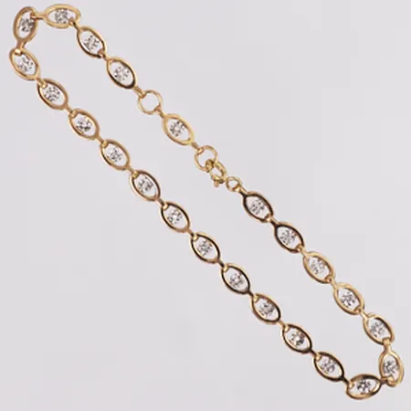 Armband diamanter 23 x ca0,005ct infattade i vitguld längd 18,5/20cm, bredd 4,5mm, 18K Vikt: 4,2 g