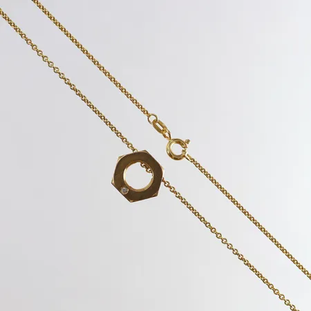 Collier med integrerat hänge med diamant 1 x 0,02ct längd 43cm bredd 1,5-12,5mm stämplat AMHO 18K. Vikt: 7,6 g