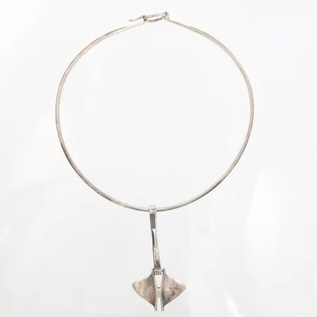 Collier "Butterfly" Erling Christoffersen för Plus, Norge, innermått ca 13x13cm, bedd 3mm, hängets mått 77x38mm, silver 925/1000 Vikt: 42,8 g