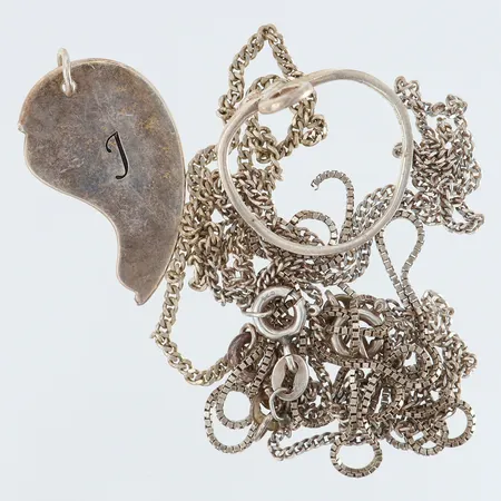 Silversmycken defekta gravyr Silver 925/1000.  Vikt: 9,6 g