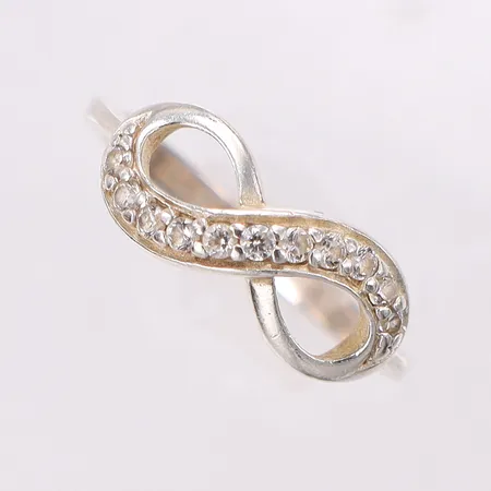 Ring evighetstecken med stenar, stl:16¼, bredd 2,4-6,7mm, silver 925/1000 Vikt: 1,9 g