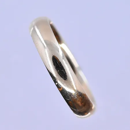 Ring stl: 18 bredd 4mm 14K. Vikt: 1,9 g