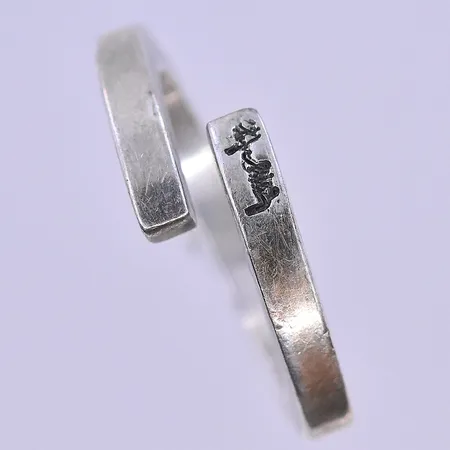 Ring Efva Attling stl: 18 bredd 3mm silver 925/1000. Vikt: 5,9 g