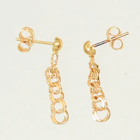 Örhängen Bismarck längd 22mm, bredd 4mm, 18K, 1,4g Vikt: 1,4 g