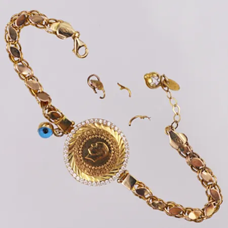 Armband mynt Attaturk år 2008 Ø18mm 21,6K länk i 14K längd 17-19,5cm, vita stenar, berlock, defekt delar lösa Vikt: 8,3 g