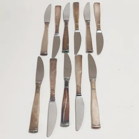 11 Matknivar GAB modell Rosenholm längd 20cm, blad i rostfritt stål, 830/1000 silver Brv: 6969,5g Vikt: 6969,5 g