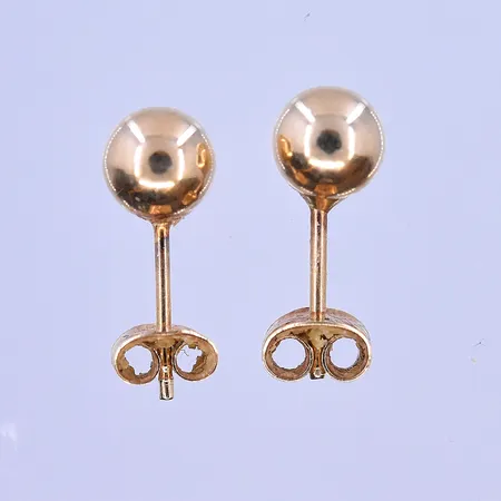 Örhängen kula Ø5mm 18K. Vikt: 0,6 g