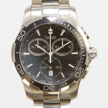 Armbandsur Victorinox, chronograph, stål, 36mm, quartz, datum, ref.nr: 241302, serienr: 081029025, stållänk, behov av batteribyte, inga tillbehör